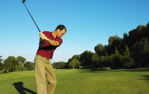 How to Do a Full Shoulder Turn During the Back Swing How to Do a Full Shoulder Turn During the Back Swing