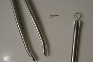 Desinfecta las pinzas antes de utilizarlas para evitar una infección.