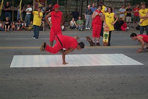 Es indispensable tener una excelente fortaleza física para convertirte en bailarín de break dancing.
