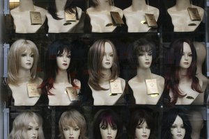 Las pelucas, si están bien colocadas, lucen naturales.