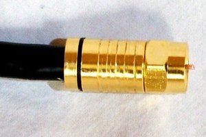 Puedes saber el tipo de cable RG-6 que posees por la impresión en el costado.
