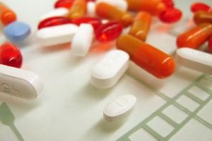 Toma cápsulas de ajo para mantener el colesterol controlado.