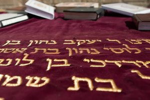 hebrew letters and prayer books image by leprechaun from Fotolia.com With the availability of free online language classes students can forgo the cost of textbooks and learn Hebrew from their homes