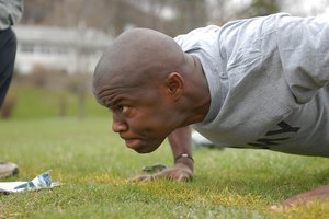 Los militares utilizan ejercicios de calistenia para entrenar a los soldados para estar preparados para cualquier cosa.