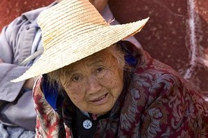 El dolor de piernas dificulta la actividad diaria.