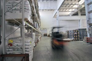 El peso que puede soportar una estantería de palés varía según varios factores.