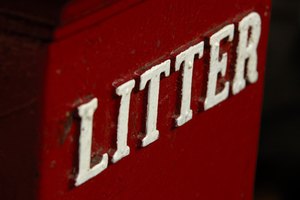 Busca señales alrededor de la caja sanitaria.