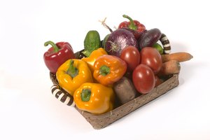 Una dieta saludable rica en frutas, verduras, granos enteros y proteínas magras puede reducir el riesgo de un hígado graso.