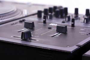 El software Virtual DJ ofrece la misma calidad que los componentes actuales. Puedes crear temas de fondo verdaderamente deslumbrantes para videos de YouTube.