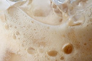 El carbonatado en el refresco dietético causa inflamación intestinal.
