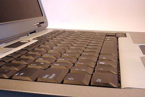 Aprende a desarmar una computadora portátil eMachines.