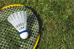 Las raquetas de bádminton son ligeras pero resistentes.