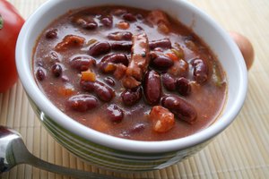 Ciertos alimentos vegetales también proporcionan zinc, aunque el zinc de origen animal, como la carne y el queso es más fácilmente absorbido por el cuerpo.