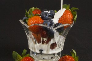 Una receta saludable para la inmersión de la fruta debe ser baja en calorías y alta en nutrientes.