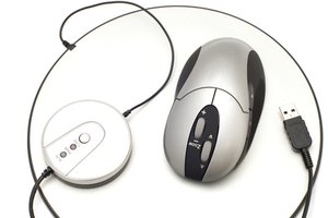 Un mouse USB sirve mucho de ayuda cuando el panel táctil no funciona.