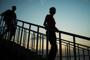 Los chalecos con peso también te ayudan a quemar más calorías durante las caminatas.