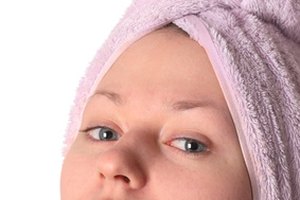 La microdermabrasión y la exfoliación con ácido glicólico pueden ayudar a restaurar el brillo juvenil de tu piel.