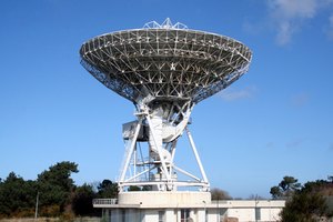 Antena parabólica.
