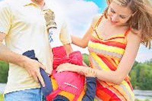Trata a un niño con discapacidad visual al igual que tratarías a cualquier otro niño.