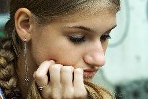 Con la psoriasis se forman parches rojos escamosos en algunas áreas del cuerpo.