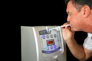 La frecuencia respiratoria puede ser más lenta debido a medicaciones o trastornos de sistema nervioso central.