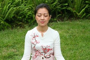 El yoga puede estimular y relajar el cuerpo y la mente.