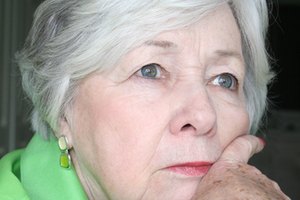 La edad y el género son factores de riesgo.