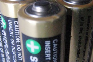 Reciclar las baterías te ayuda a ti y al medio ambiente de muchas maneras.