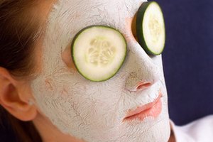 Las cremas antiarrugas previenen y reducen la aparición de arrugas.