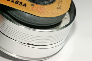 Dependiendo de los códecs utilizados, un archivo AVI puede tener soporte para vídeo múltiple o transmisión de audio.