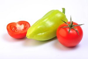 Los tomates y pimientos son miembros de la familia de las solanáceas.