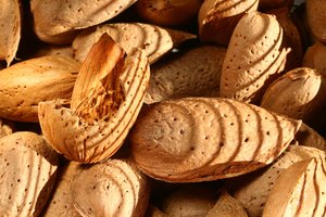 El aceite de almendras contiene vitaminas y minerales.