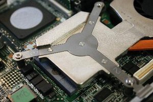 Cómo quitarle la batería a una portátil Toshiba.