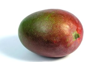 La dieta pitta incluye una variedad de frutas dulces, como los mangos.