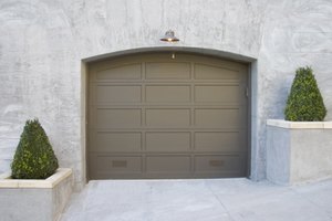 Las puertas de garaje no abren debido a piezas rotas.