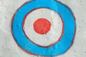 El hidróxido de potasio es tan cáustico que sirve para quitar la pintura.