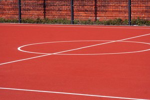 Los ejercicios fáciles de balonceso ayudan a los principiantes a mejorar su técnica y eficiencia.