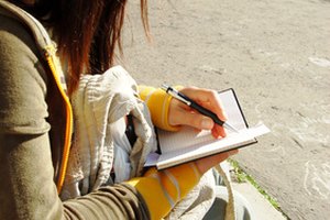 Los estudiantes universitarios ocupados deben encontrar el tiempo para alimentarse sanamente.
