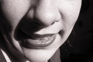 Las aftas y herpes labial son algunas de las causas de problemas en la boca más comúnes.