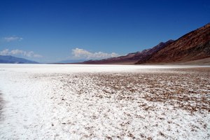 Los lagos de mar evaporado forman depósitos de yeso.
