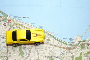 Es posible cargar nuevos mapas en un Garmin GPSMAP 60Cx a través de una tarjeta microSD o una conexión USB.