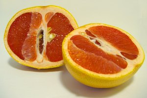 Consulta con tu doctor antes de agregar jugo de toronja a tu dieta.