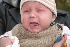 Los bebés que toman leche materna pueden llenarse de gases debido a los alimentos que consume la madre.