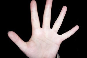 La extensión de la muñeca significa mover la mano hacia arriba.