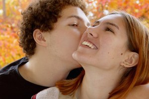 Ayuda a tu hijo a entender los riesgos del noviazgo.