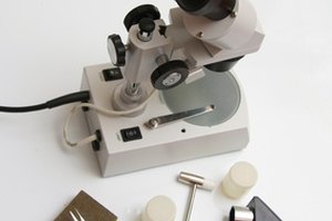 Las infecciones parasitarias son diagnosticadas con la ayuda de un microscopio.