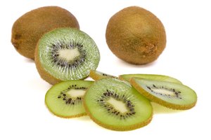 El kiwi es rico en vitamina E.
