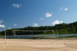 El voleibol se disfruta profesionalmente y para la recreación.