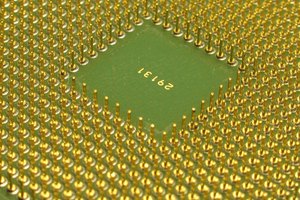 La CPU envía la dirección al controlador de la RAM, que pasa por el proceso de localización de la dirección y la lectura de los datos.