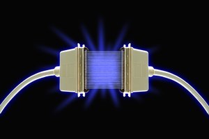 El protocolo "Internet Relay Chat", comúnmente conocido como IRC, es un protocolo ampliamente utilizado de mensajería instantánea.